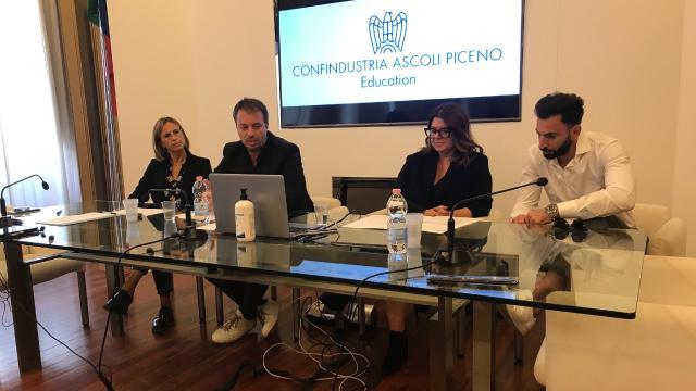 Ascoli Piceno, firmato protocollo d'intesa tra Confindustria e istituti del Piceno. Ferraioli: “Importante sinergia”
