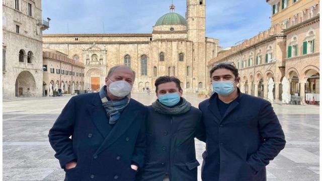 Ascoli Piceno, terminati casting per film Piccioni con Scamarcio. Sindaco: “Tutto nel rispetto delle norme”