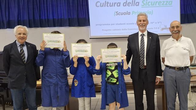 Nuovi 'Ambasciatori della sicurezza' della scuola Borgo Solestà- Cantalamessa di Ascoli formati dai Maestri del Lavoro