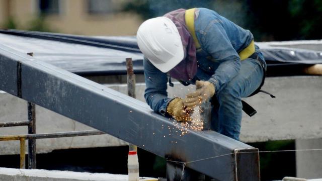 Una piccola impresa su due vorrebbe assumere ma fatica a trovare profili richiesti. Indagine Cna su mercato del lavoro