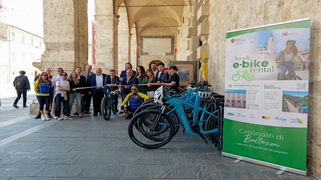 Inaugurato il nuovo ''Ascoli e-Bike rental'' con 12 city bike elettriche a disposizione di cittadini