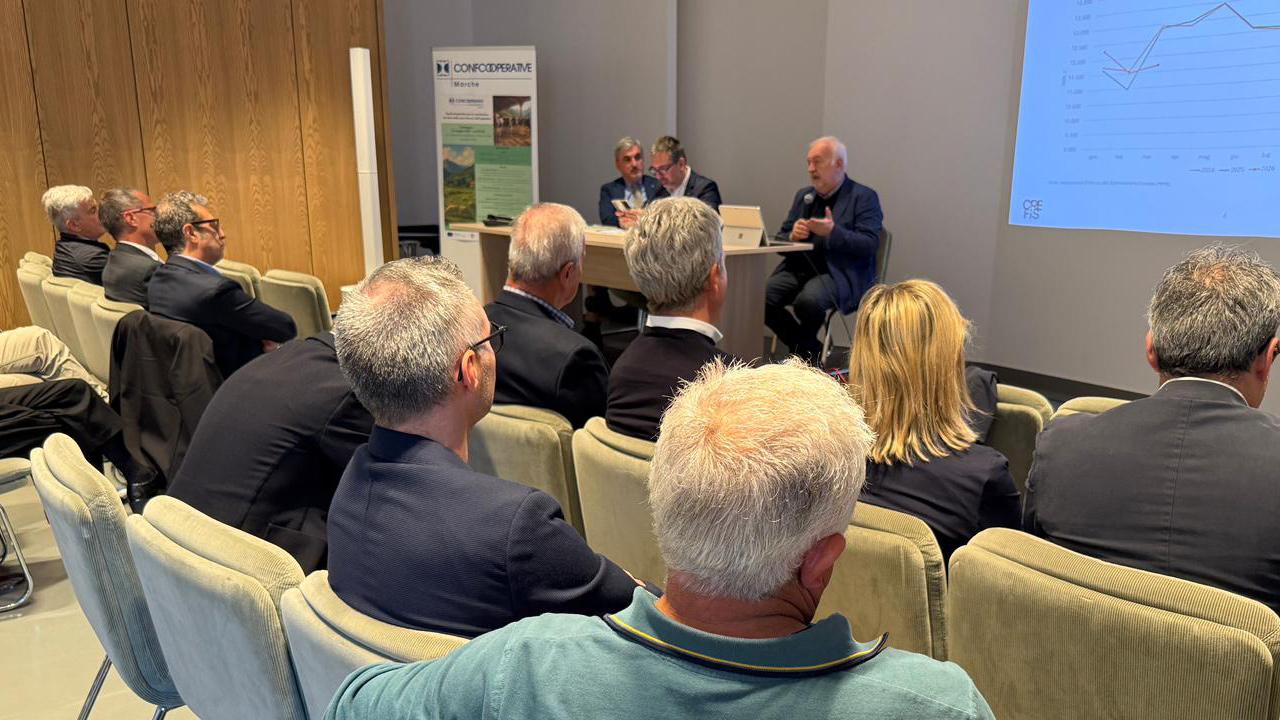 Prospettive per la zootecnia da latte. Ad Amandola convegno di Confcooperative su problematiche settore lattiero-caseario delle Marche