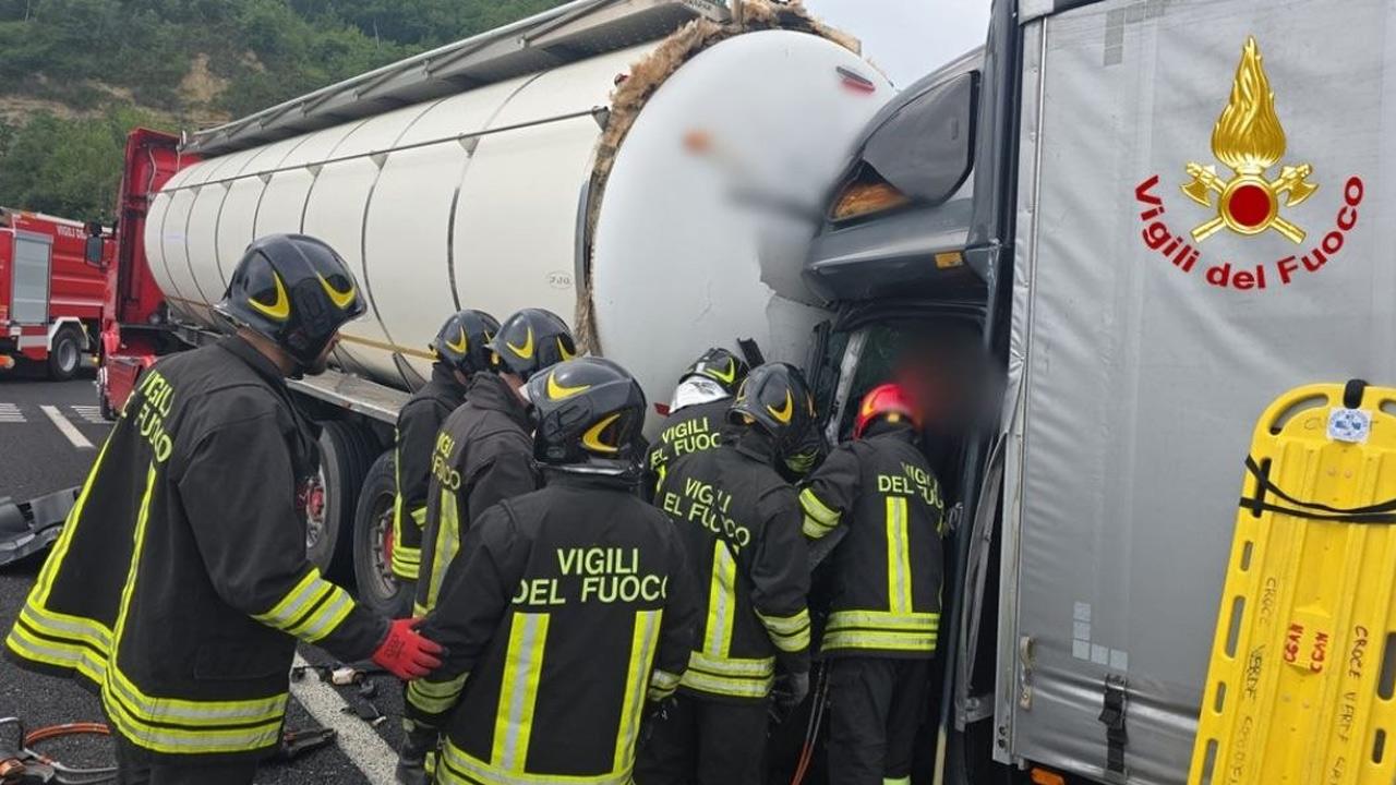 A14, tamponamento nel tratto tra Pedaso e Grottammare. Ferito autista di un gurgone 