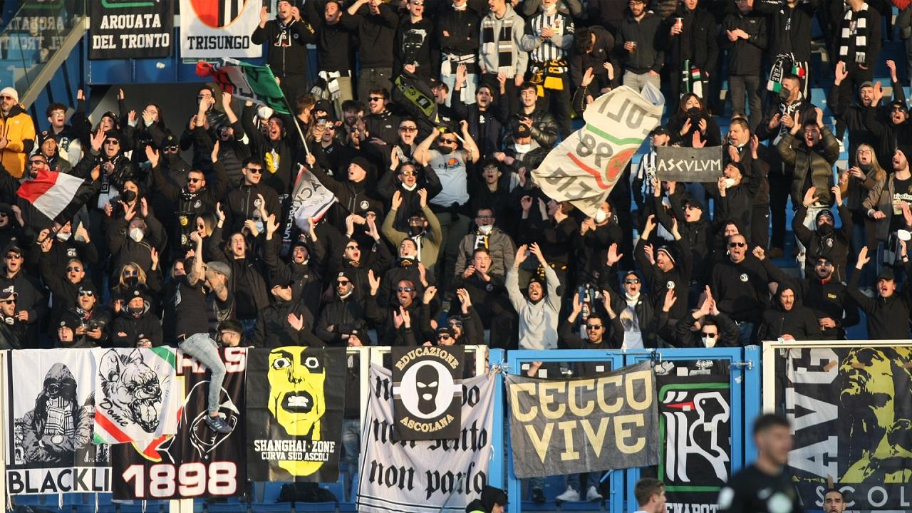 Tifosi Ascoli a Ferrara (12 Marzo 2022)