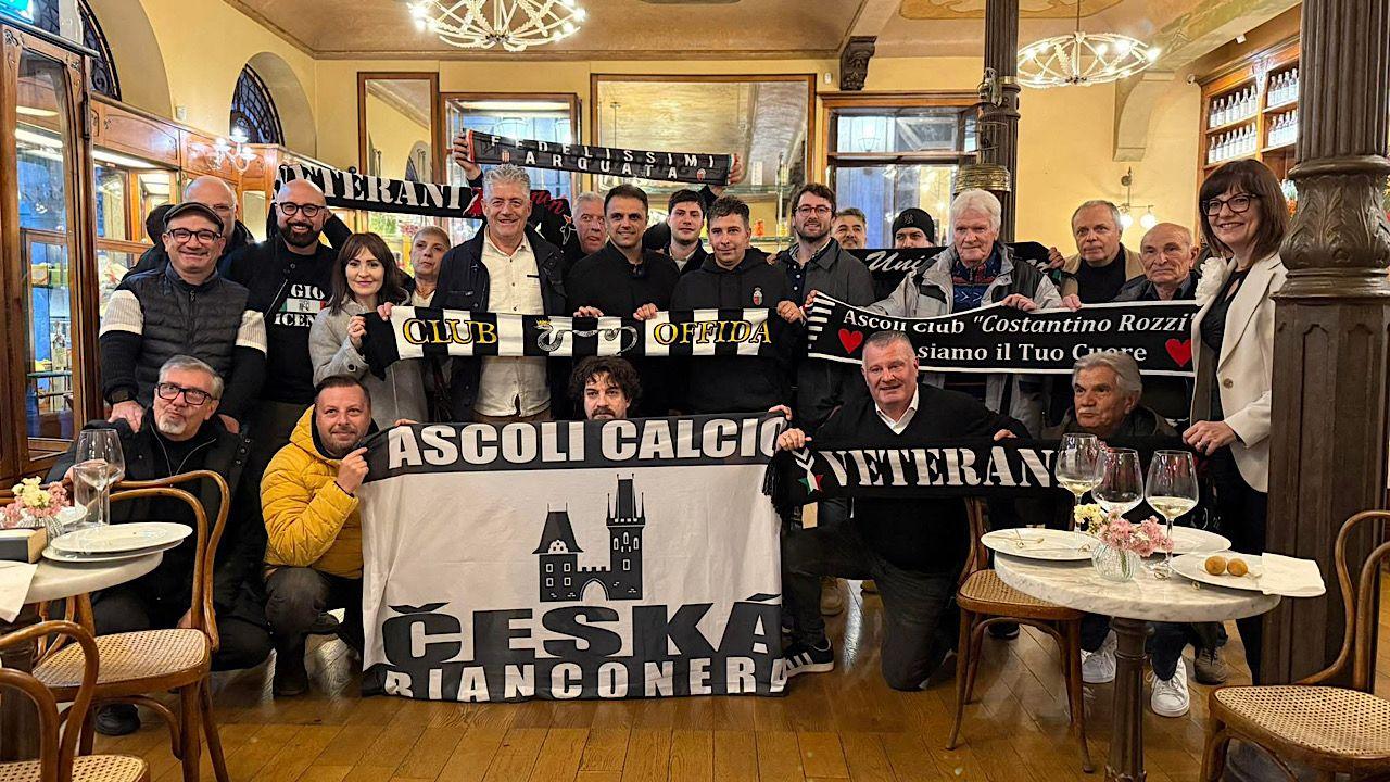 Ascoli Calcio, al Caffè Meletti aperitivo con i rappresentanti dei circoli bianconeri. Patti: 