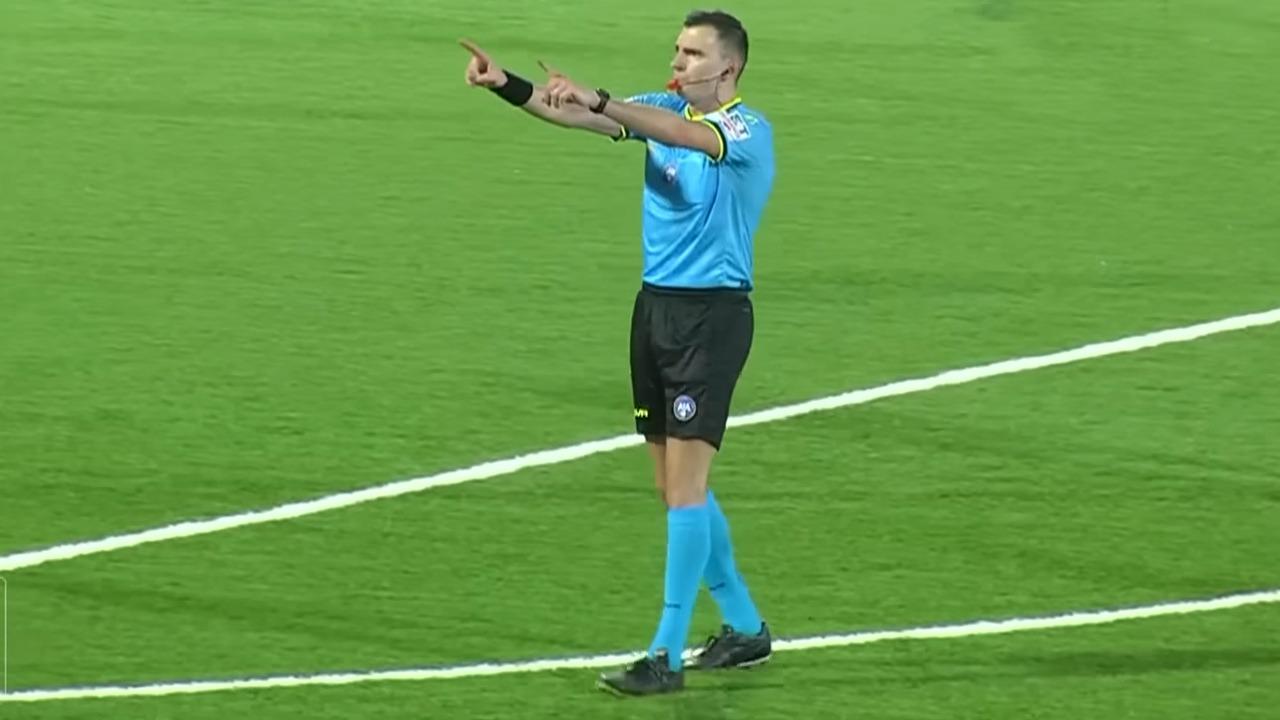 Guidonia-Ascoli, arbitra Zago. Concesse un rigore all'Arezzo per un fallo dubbio di Adjapong su Righetti