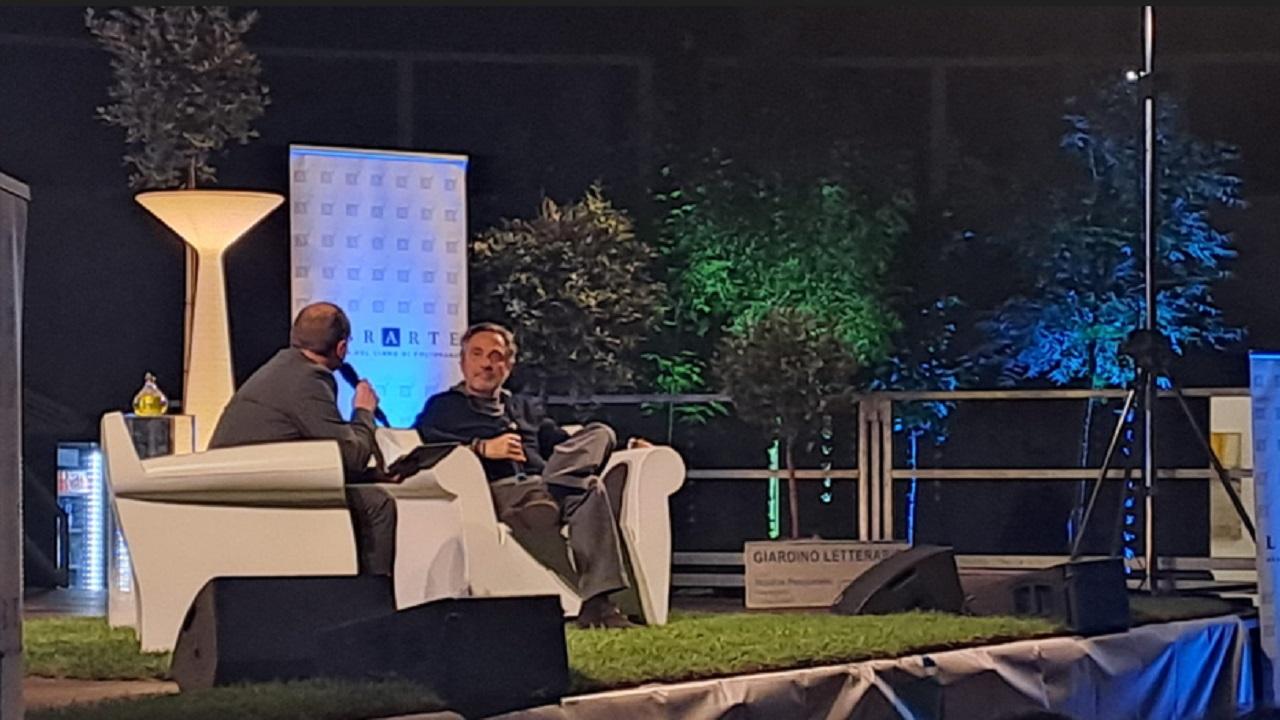 Folignano, la penultima serata di Librarte è un successo: in tanti per il geologo Mario Tozzi
