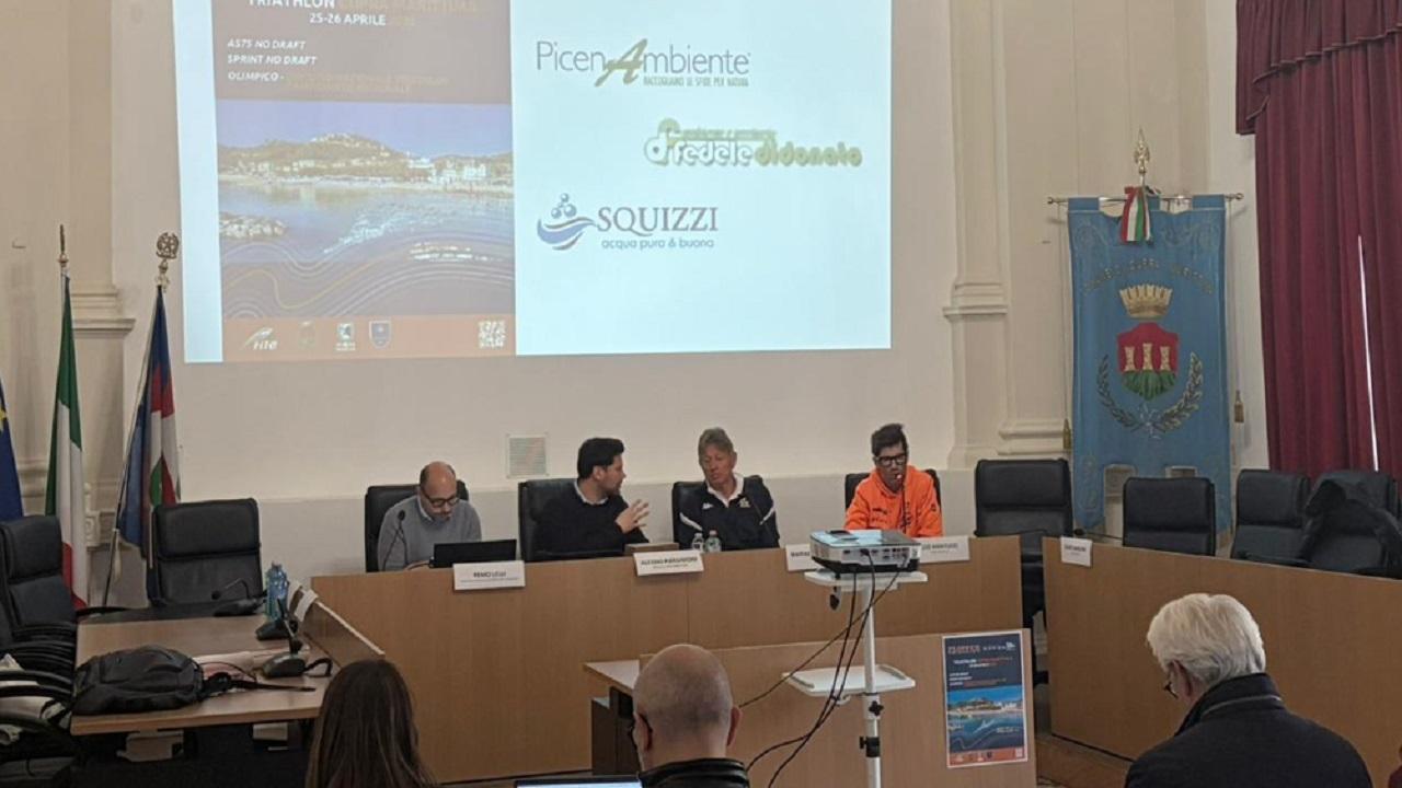 Triathlon, presentata a Cupra Marittima la due giorni di Adriatic Series