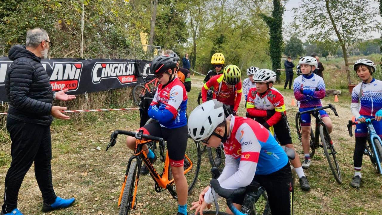 Stage di ciclocross a Pianello d’Ostra: preziosa occasione di crescita per giovani atleti delle Marche 