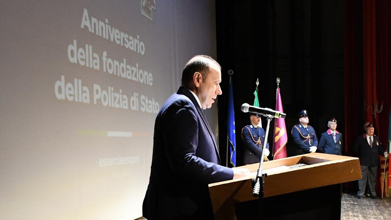Ascoli Piceno, al Teatro Ventidio Basso il cerimoniale dedicato al 174° anniversario fondazione della Polizia di Stato: premiato il personale che si è distinto