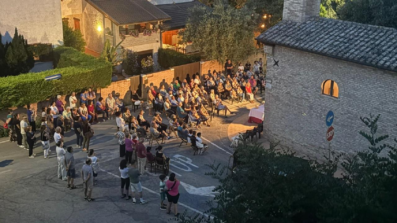 Castel di Lama, serata di preghiera e raccoglimento per i due bimbi rimasti ustionati alla Scuola dell'Infanzia