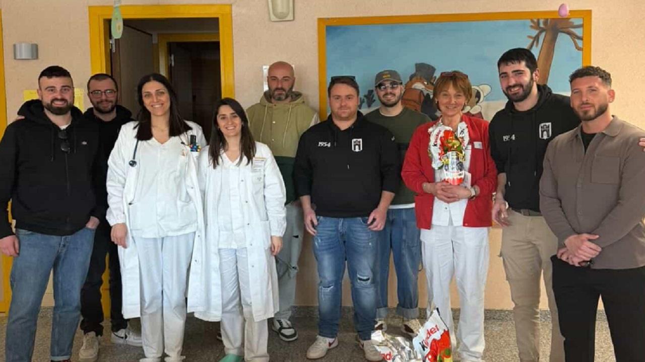  Pasqua di solidarietà: l’Amandola Calcio 1954 in Pediatria al “Mazzoni” di Ascoli Piceno