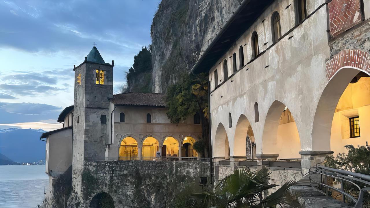 Vivere l’Eremo di Santa Caterina del Sasso al mattino con colazione e visita guidata 