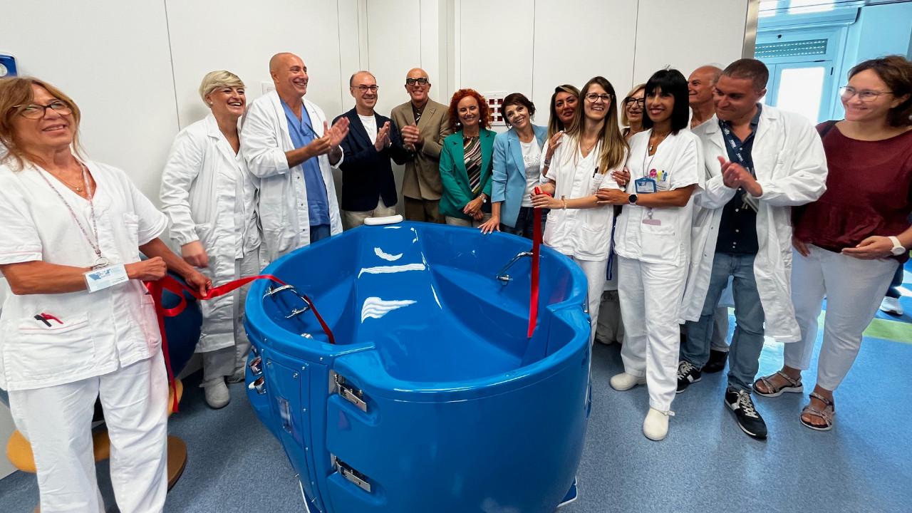Parto in acqua: all'ospedale di San Benedetto nuovamente possibile con la vasca donata all'Ast dalla Banca del Piceno