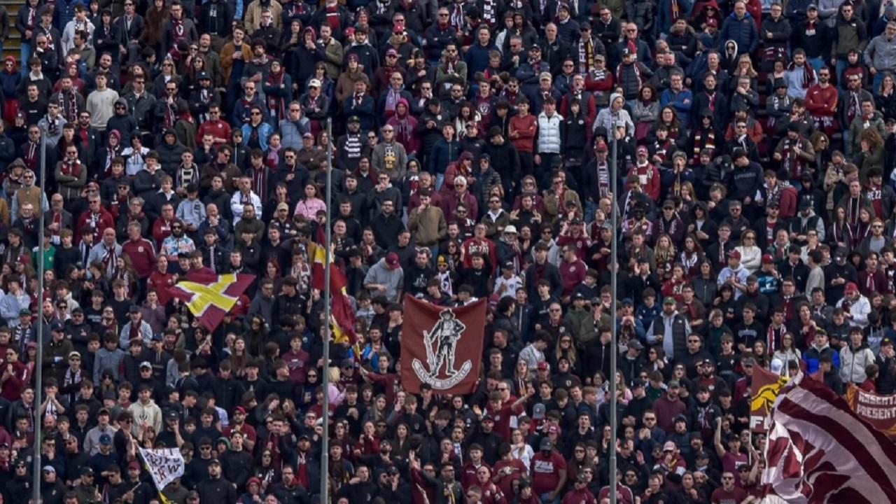 Arezzo-Ascoli, sindaco Ghinelli si prepara a firmare ordinanza per altri 550 biglietti ai tifosi amaranto