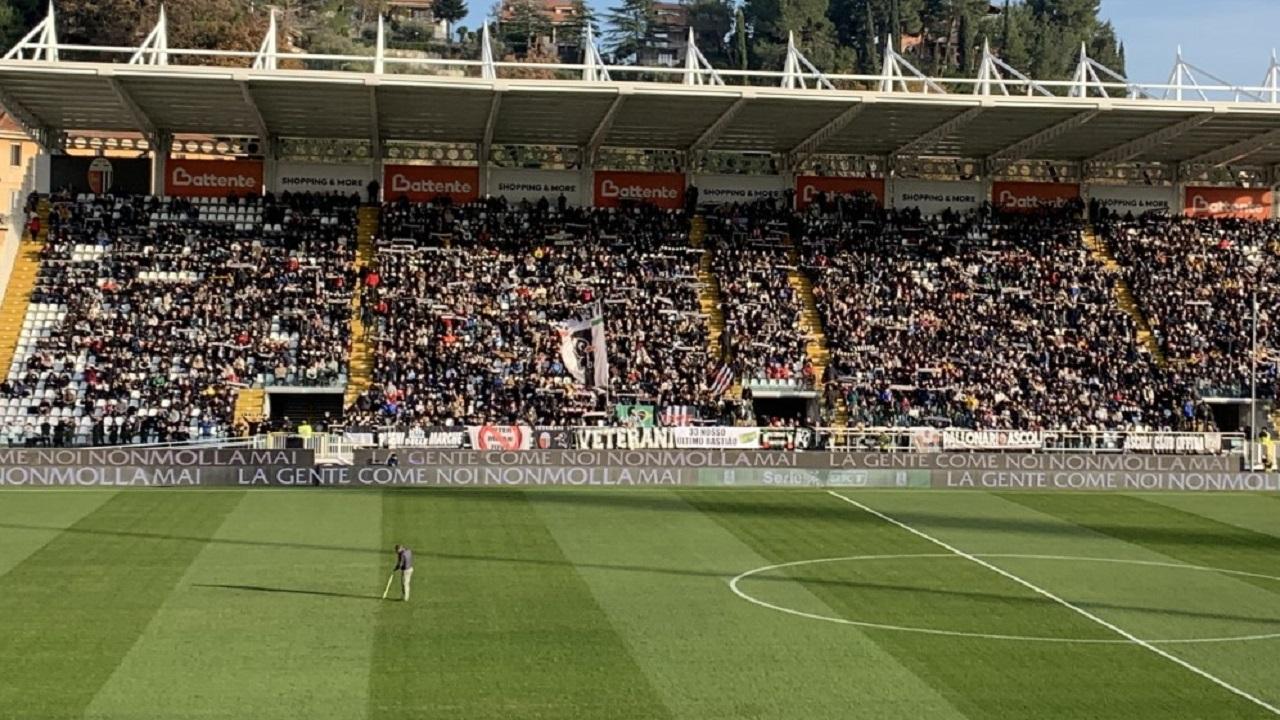Ascoli-Palermo, cambia la data del match a causa di problemi con il volo dei rosanero