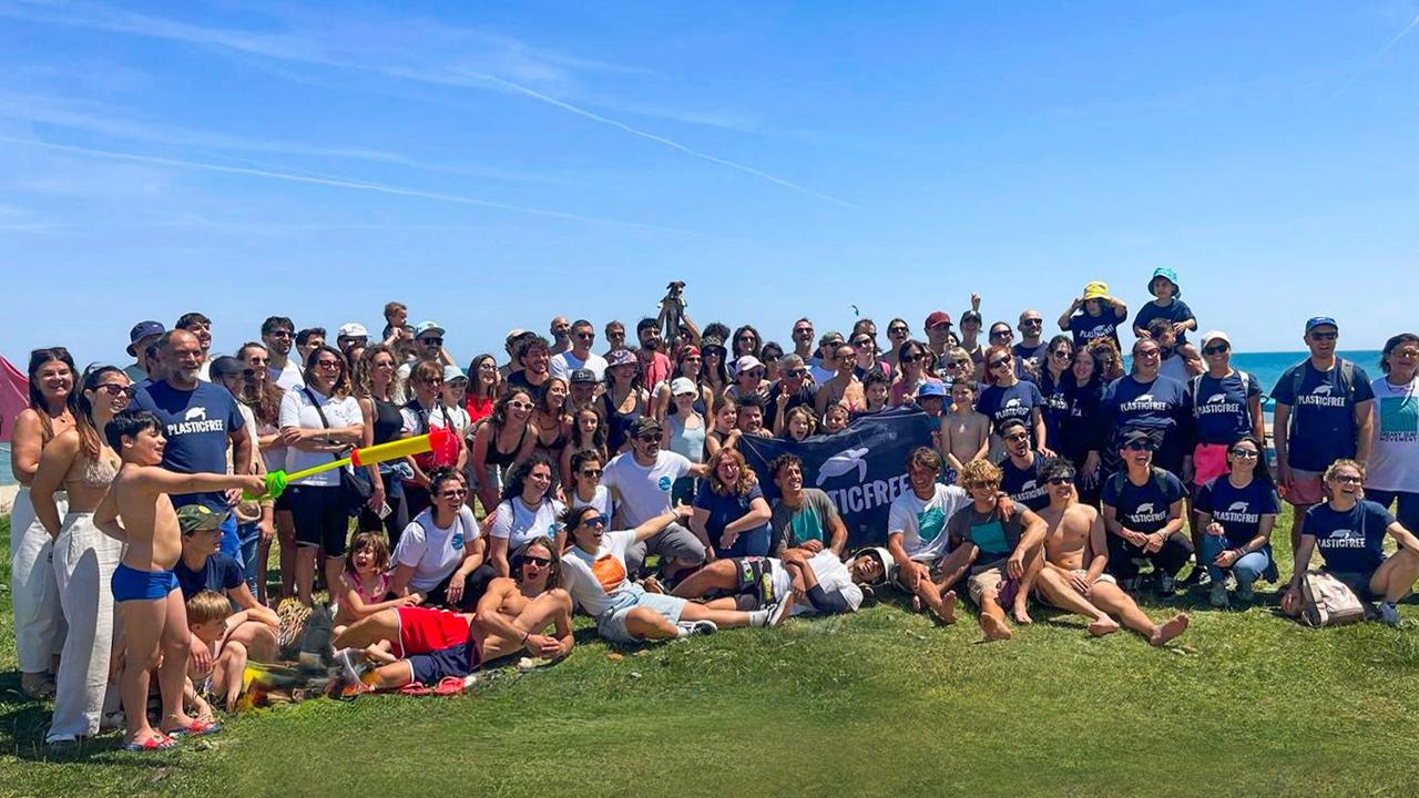 Iniziativa Plastic Free a San Benedetto del Tronto. Presso la Riserva Naturale della Sentina oltre 80 volontari e 65 kg di rifiuti raccolti