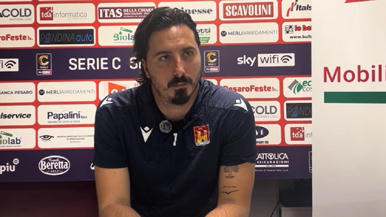 Vis Pesaro-Livorno 3-0, Stellone (“Vittoria per il morale”) e Formisano (“Gara condizionata da scelte arbitrali. Ora si scelgono gli uomini”)
