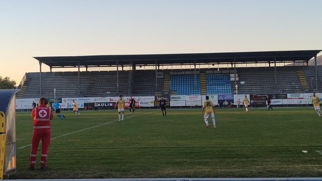 Coppa Italia Serie D, l'Atletico Ascoli supera il turno vincendo 2-0 a Foligno. Gol di Vechiarello e Belloni