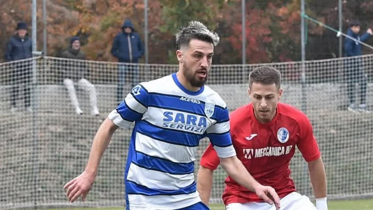 Monticelli Calcio, l'esperto attaccante esterno Andrea Petrucci lascia il club biancazzurro