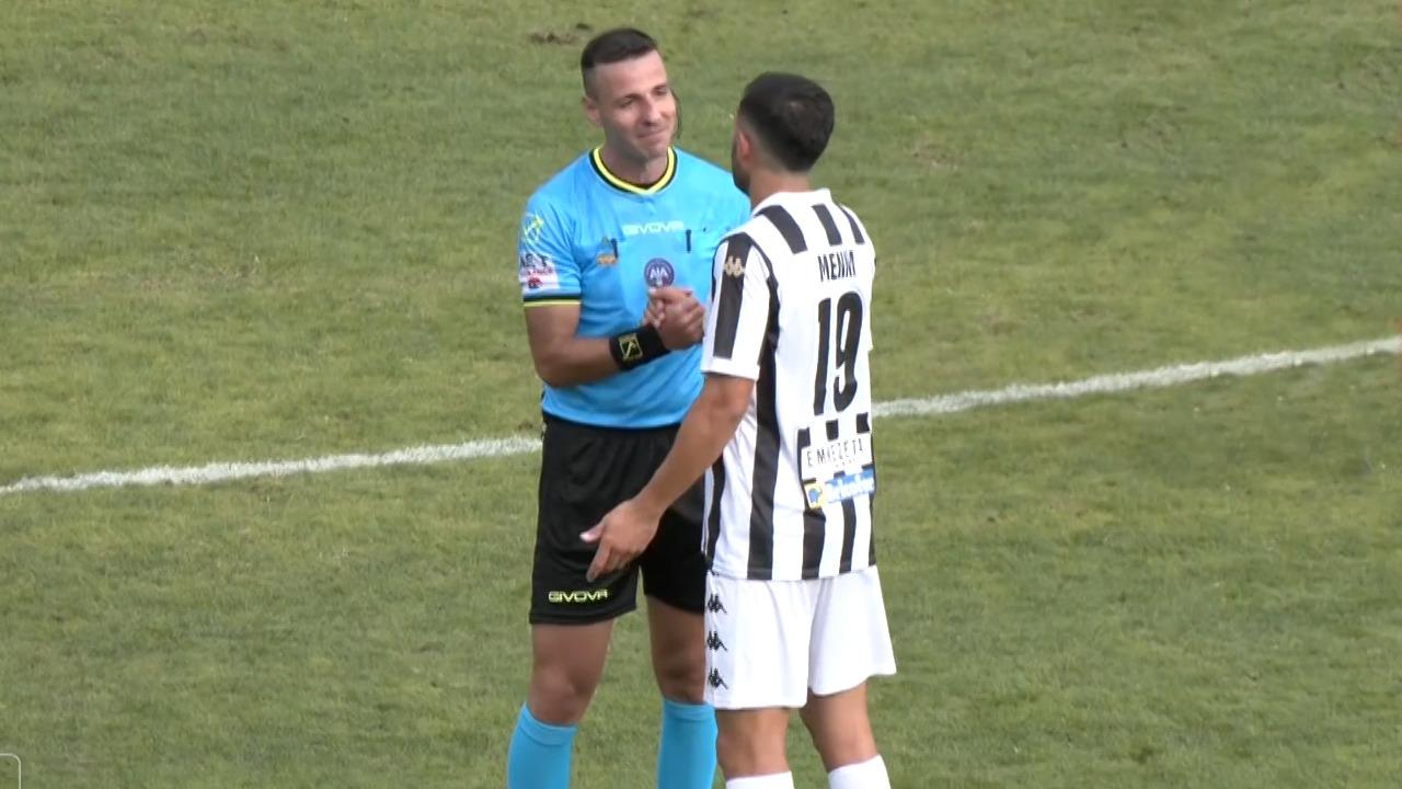 Ascoli-Ravenna, arbitra Di Mario. Assegnò un rigore ai bianconeri nel match vinto 4-1 contro il Bra
