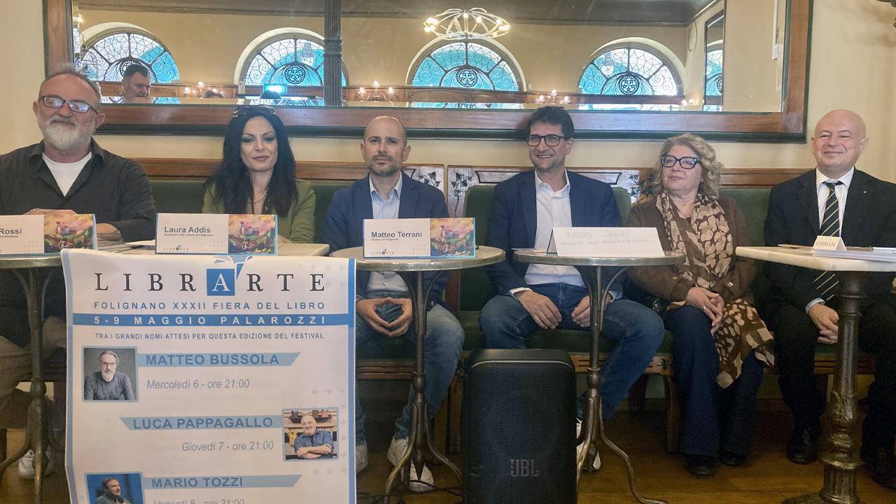 LibrArte Festival 2026, al via la 32ª edizione della Fiera del Libro di Folignano. Il programma dei cinque giorni tra cultura e spettacolo