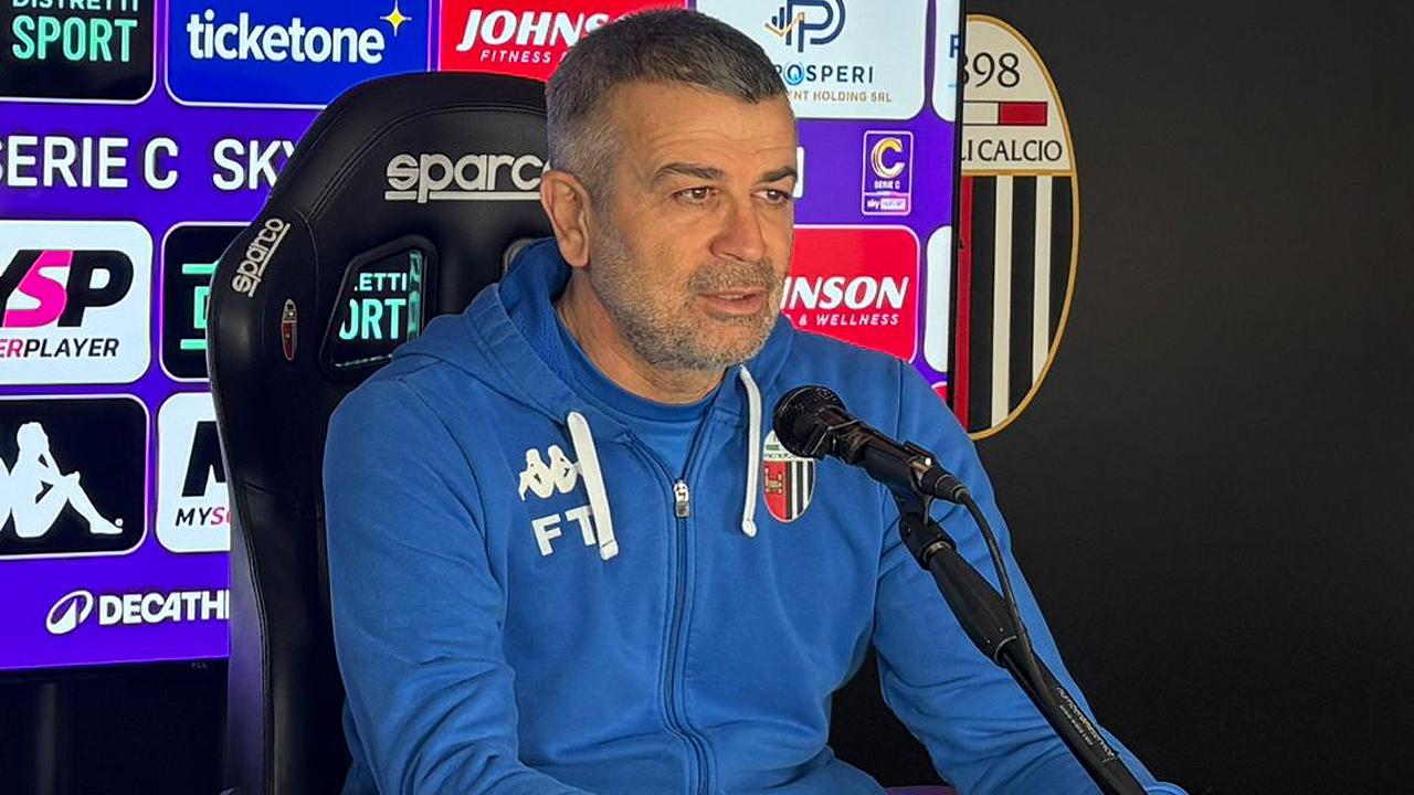 Ascoli Calcio, Tomei: “Grande emozione con i nostri tifosi post derby. Già concentrati sul Ravenna, sarà una sfida equilibrata” 