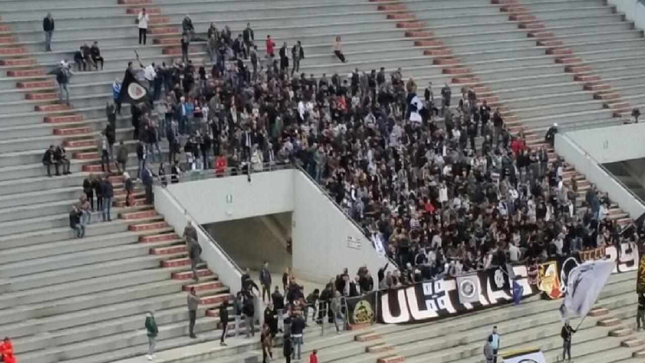 Tifosi Ascoli al Mapei Stadium (2014)