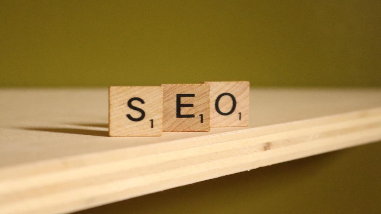 Come strutturare un articolo SEO senza renderlo generico: metodo, scaletta ed errori da evitare
