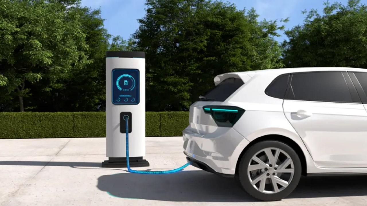 Auto elettrica, ibrida o plug-in: guida alla mobilità sostenibile