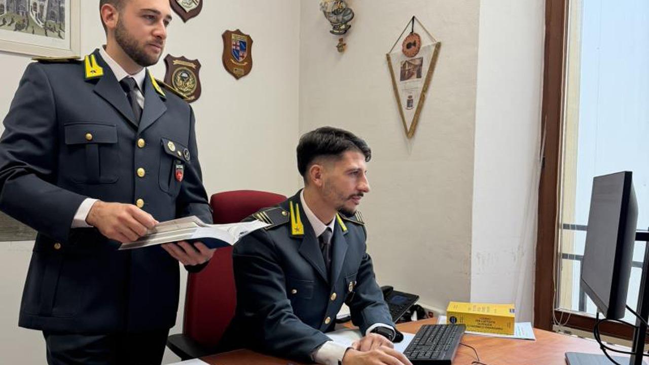 Guardia di Finanza Ascoli Piceno: scoperta digital content creator attiva su OnlyFans. Evasi 160mila euro