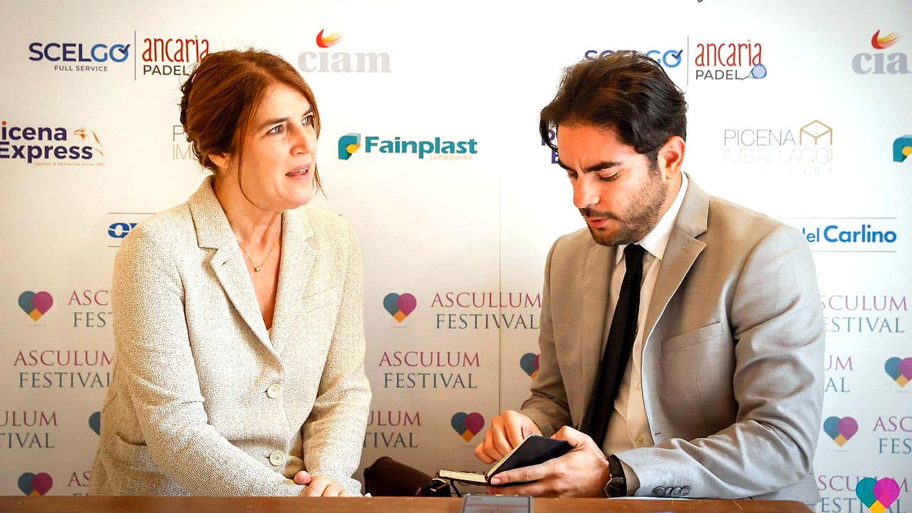 La forza della divulgazione: Sveva Sagramola si racconta al Teatro Filarmonici di Ascoli Piceno