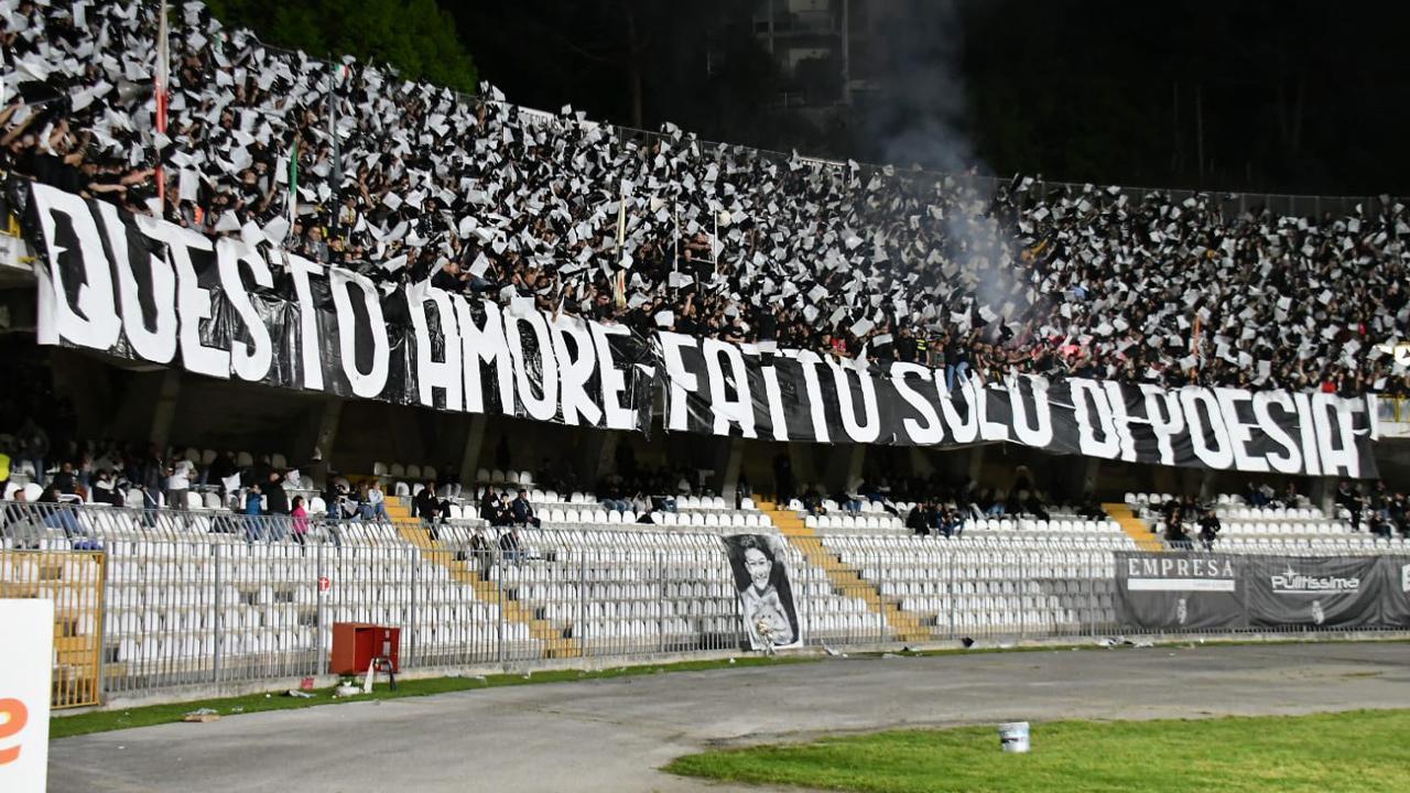 Ascoli Piceno: emesso Daspo di tre anni nei confronti di un tifoso per lancio di materiale esplodente allo stadio