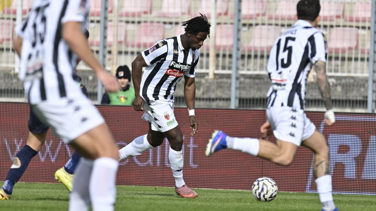 Gubbio-Ascoli 1-3, doppio rigore di Gori e prima gioia per Oviszach. Il Picchio accorcia ancora sull'Arezzo