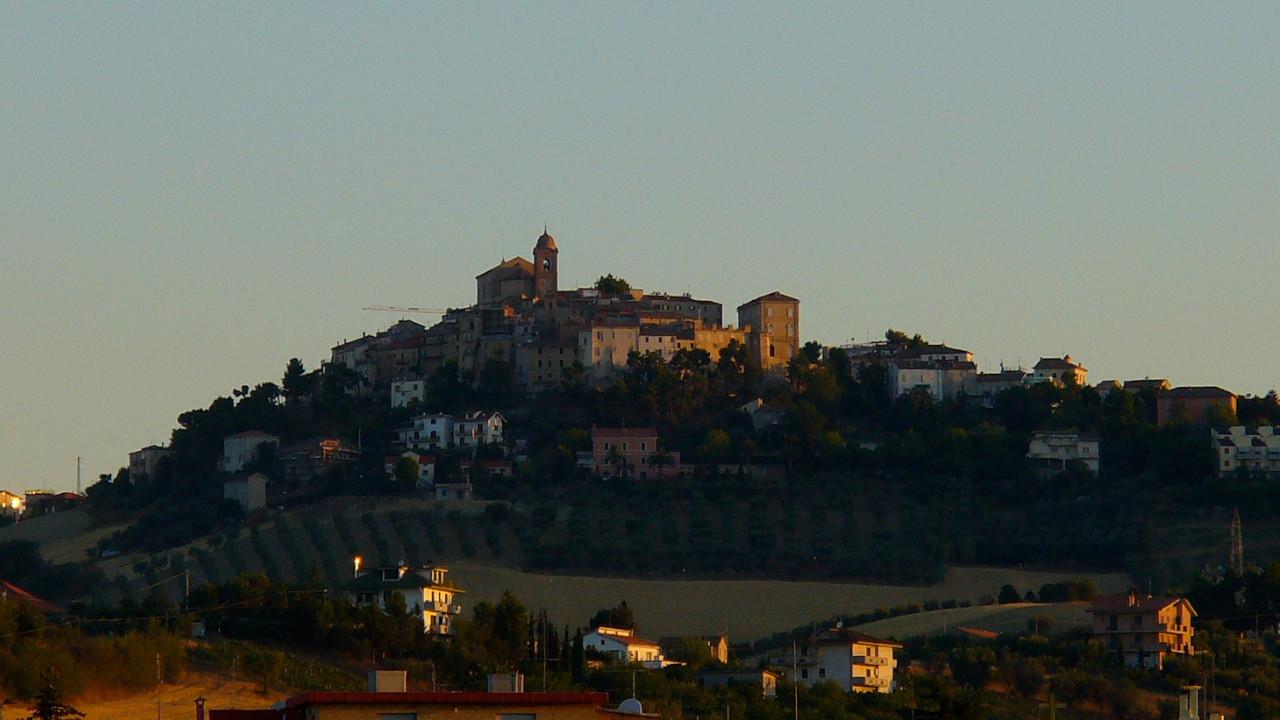 Monteprandone celebra il 25 Aprile: omaggio dell’Amministrazione comunale all’ex sindaco Nazzareno Sgattoni e al figlio Guido 