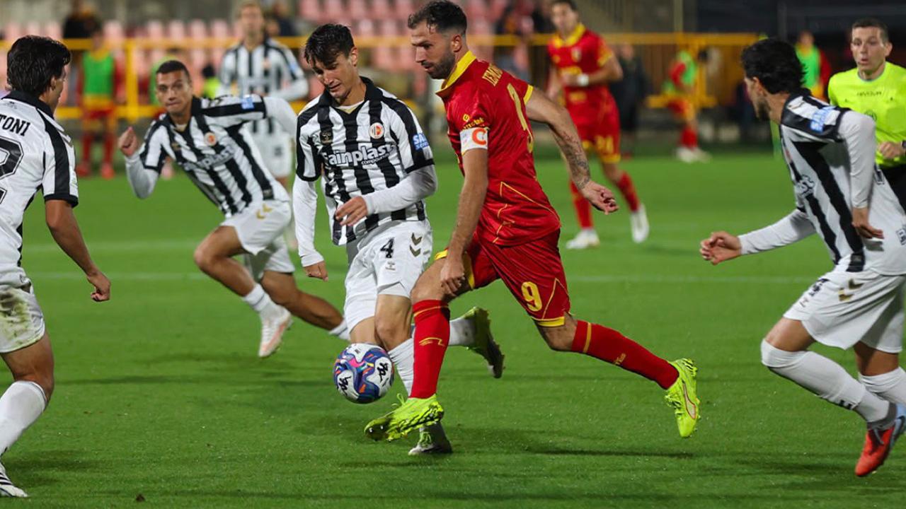Catanzaro-Ascoli 1-6, un Picchio clamoroso gioca a tennis al 