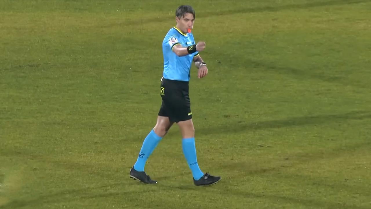 Ascoli-Carpi a Mastrodomenico. Arbitrò il match perso 1-0 al 