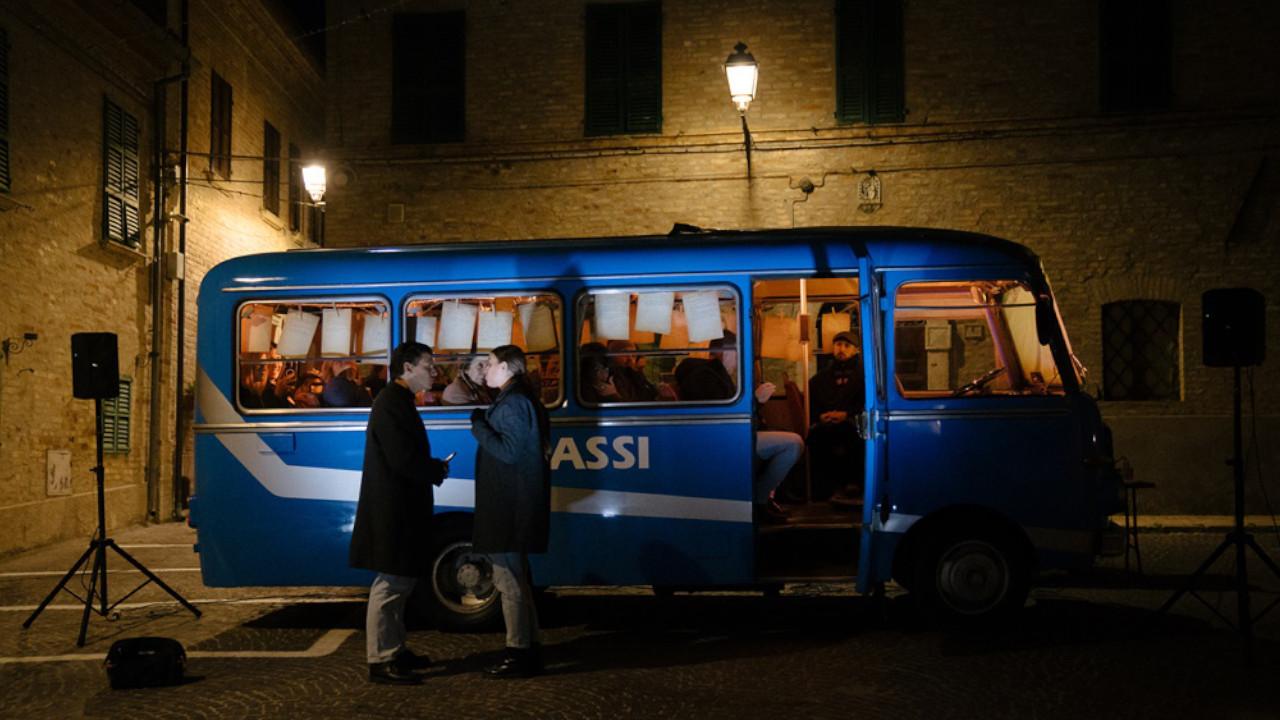 Torna a Monteprandone ''Alba'': nel borgo storico arriva lo spettacolo a bordo di una corriera