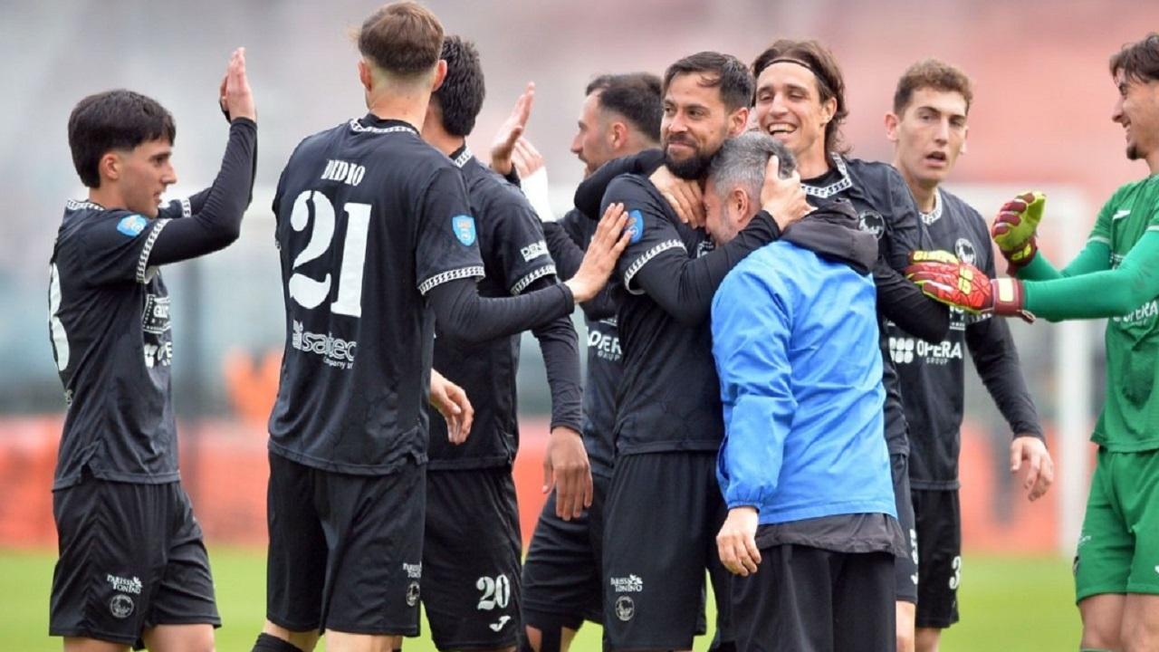 Serie D girone F: Atletico Ascoli-Maceratese 2-0, prova di forza dei bianconeri con le perle di Maio e Minicucci