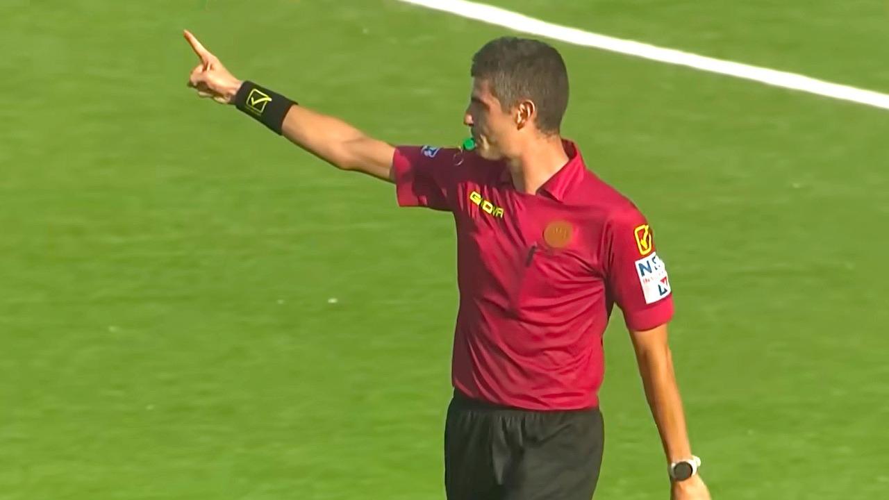 Genoa-Ascoli, arbitra il 33enne Perri. Un solo precedente negativo per i rossoblù, sempre in Coppa Italia