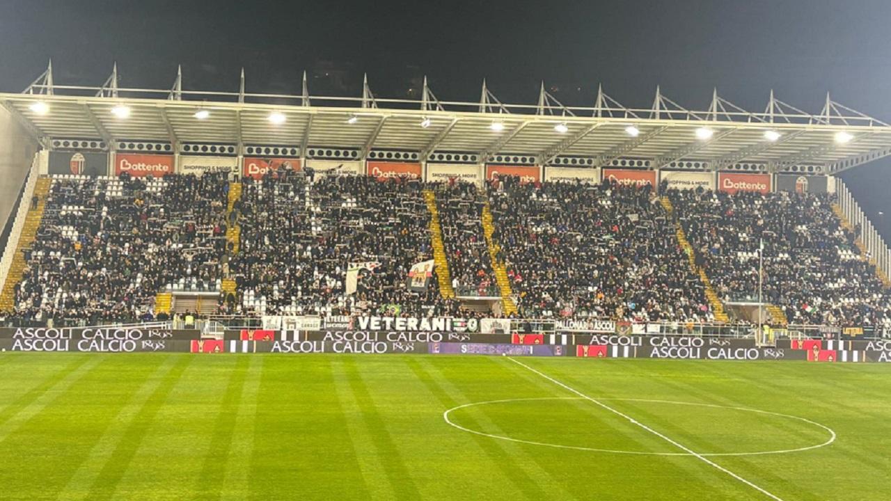 Ascoli-Vis Pesaro, esauriti in pochissimi minuti tutti i biglietti per i settori locali