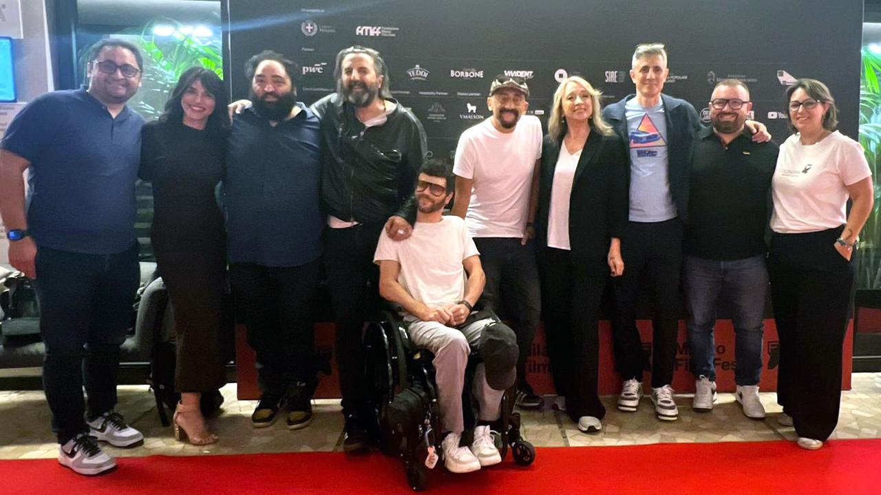 “Lo chiamava rock & roll”: il viaggio continua tra Festival, premi e visioni speciali della pellicola girata tra Cupra Marittima e Ancona