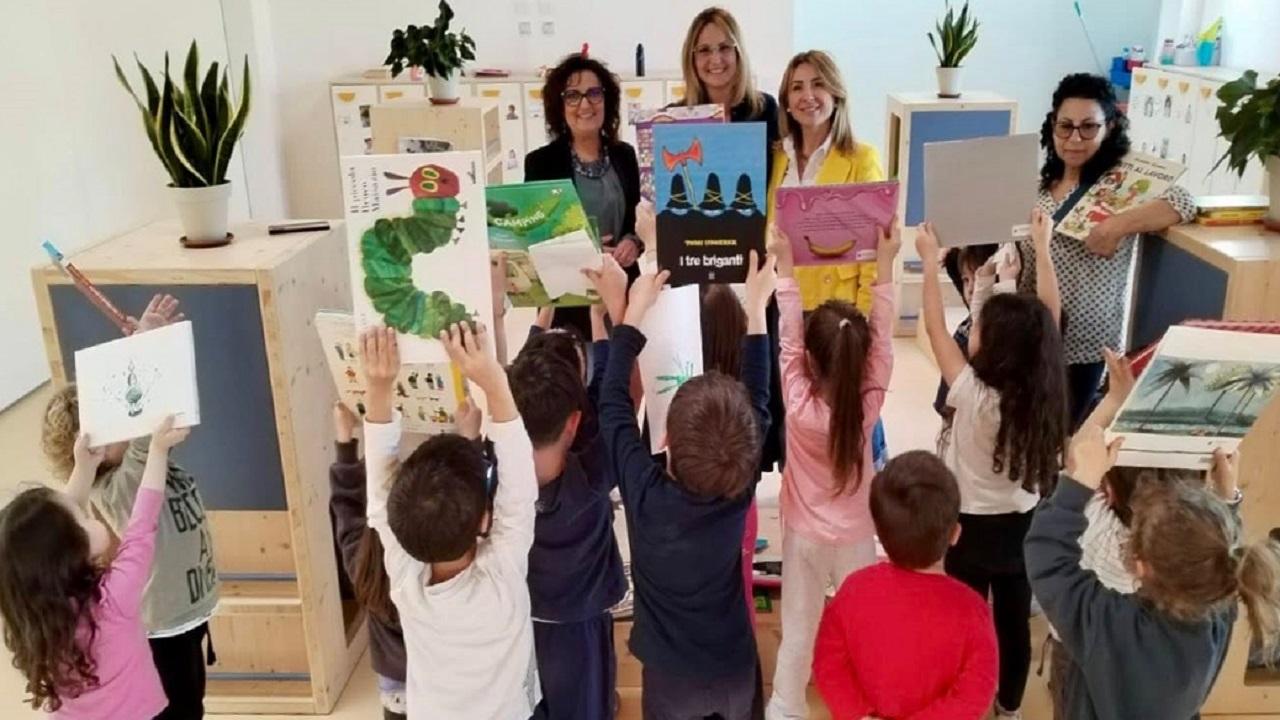 Offida dona libri ai bambini. Volumi illustrati allo studio pediatrico e al Polo 0-6