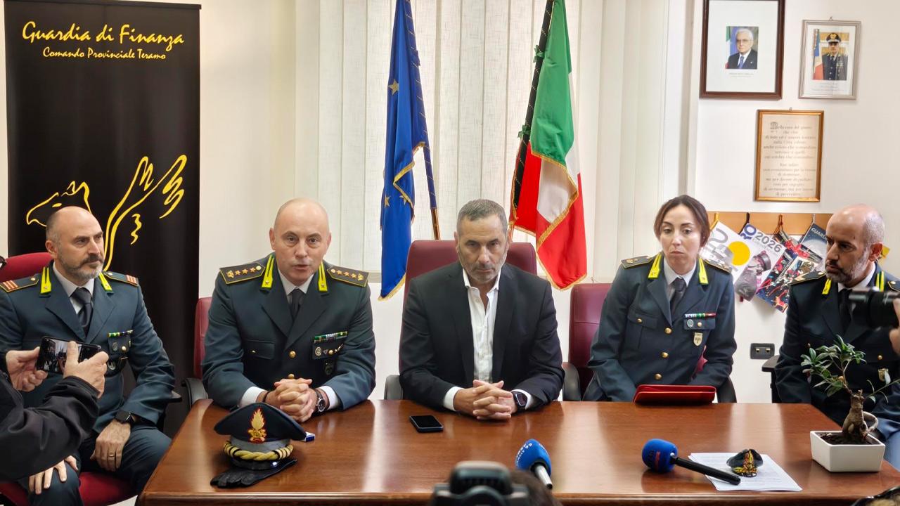 Arrestato dalla Guardia di Finanza funzionario pubblico dell'Unione comuni Monti della Laga per peculato. Percepiti indebitamente circa 800.000 euro