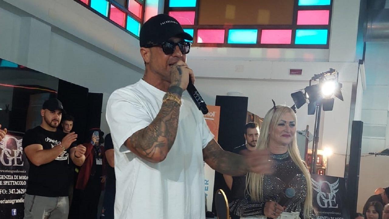 Colli del Tronto, folla di appassionati per Fabrizio Corona a Marche Tatto Convention: 