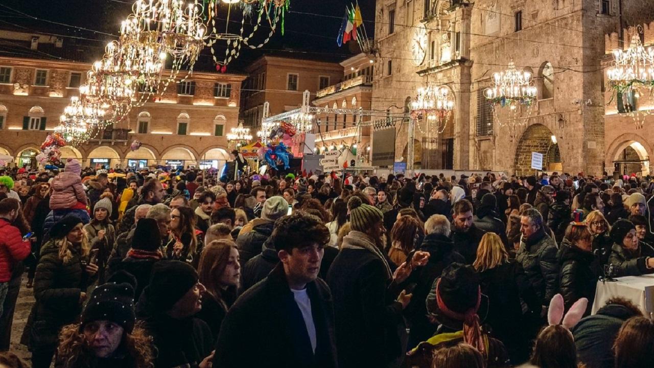 Carnevale di Ascoli 2026, al Teatro Filarmonici la premiazione dei gruppi vincitori del concorso mascherato