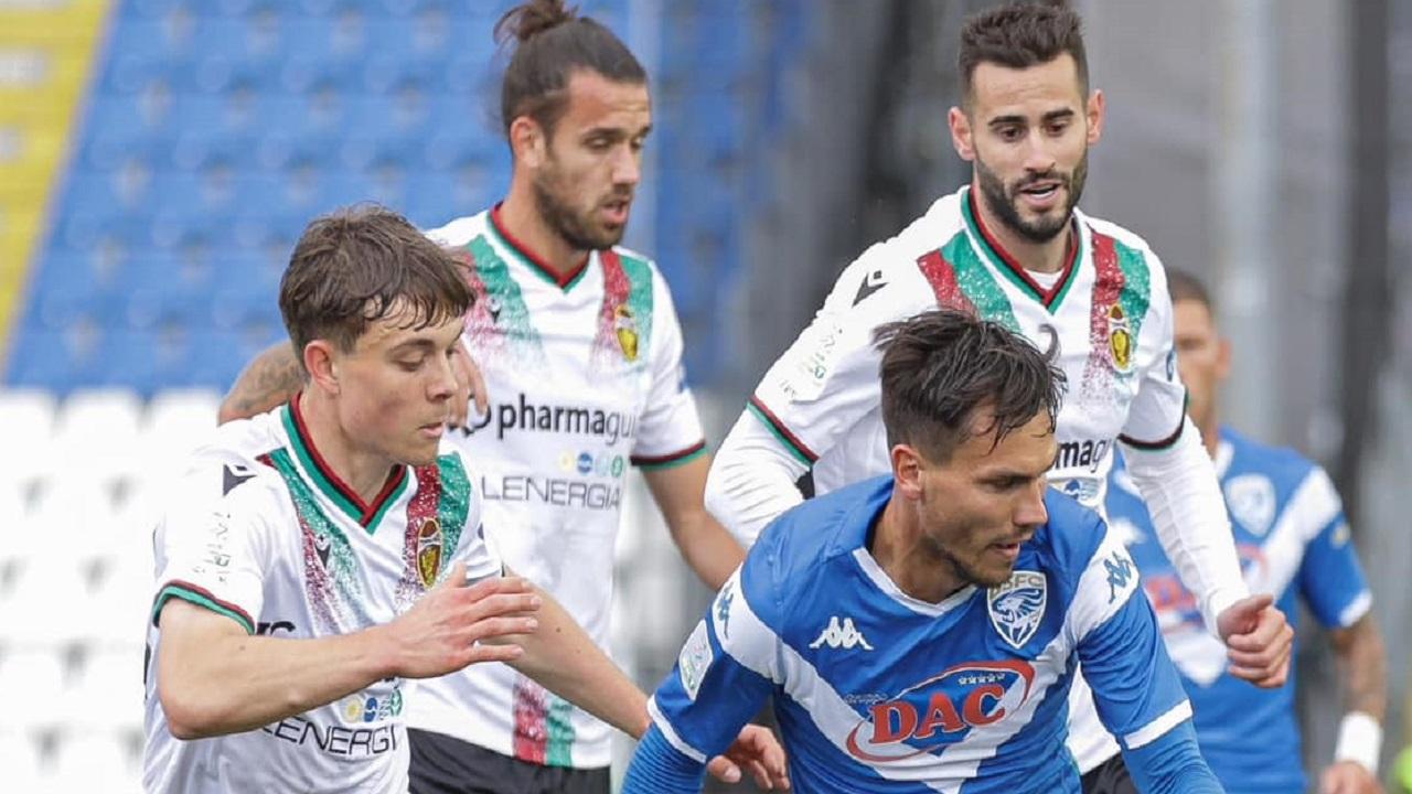 Serie B 34° turno: vittorie esterne di Como e Venezia. Pareggiano Ternana, Bari e Spezia