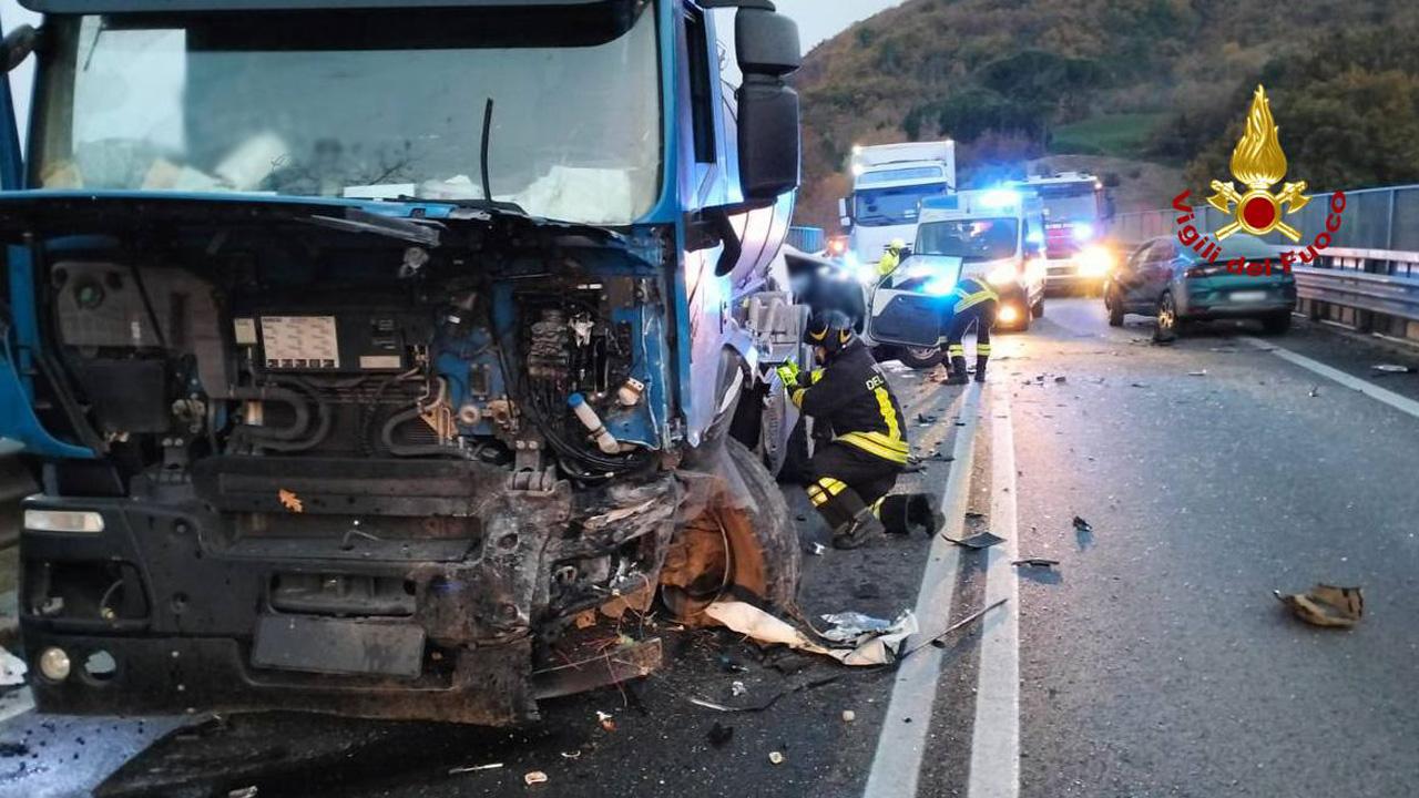 Ascoli Piceno, incidente tra gli svincoli di Porta Cartara e Rosara. Un decesso e due feriti gravi il triste bilancio