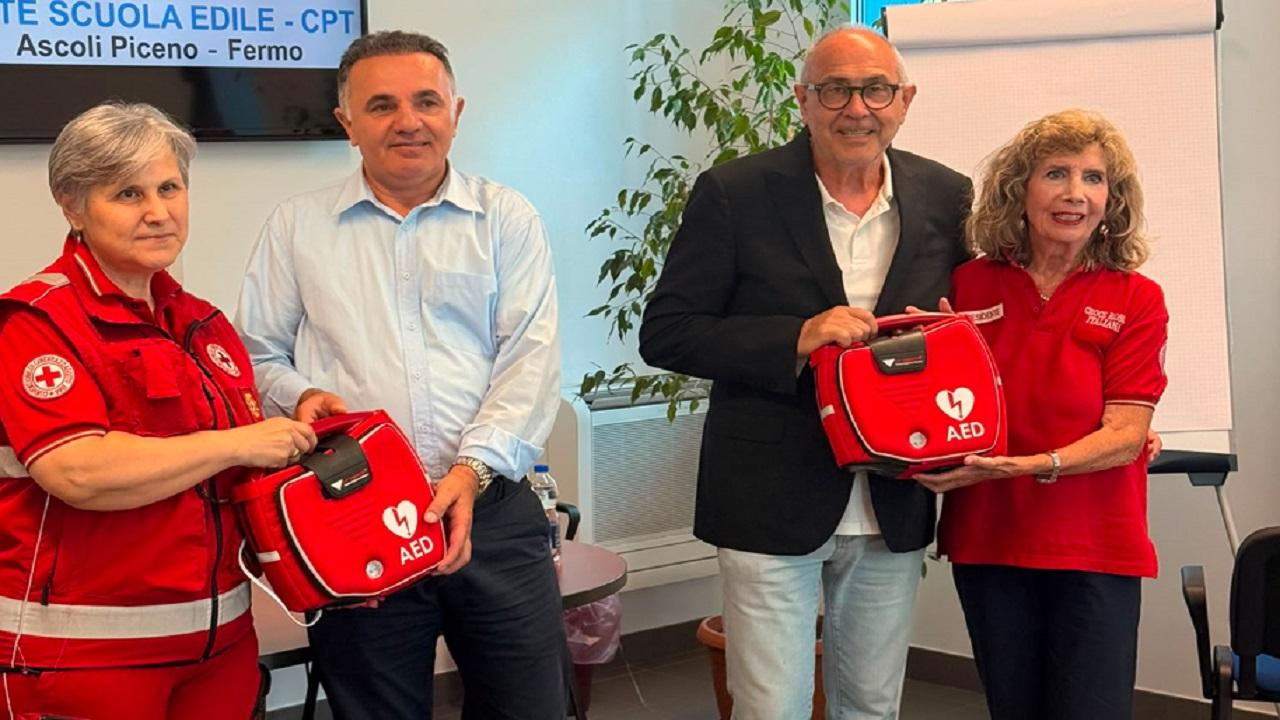 Croce Rossa Italiana dona due defibrillatori DAE all'Ente Scuola Edile di Ascoli Piceno e Fermo