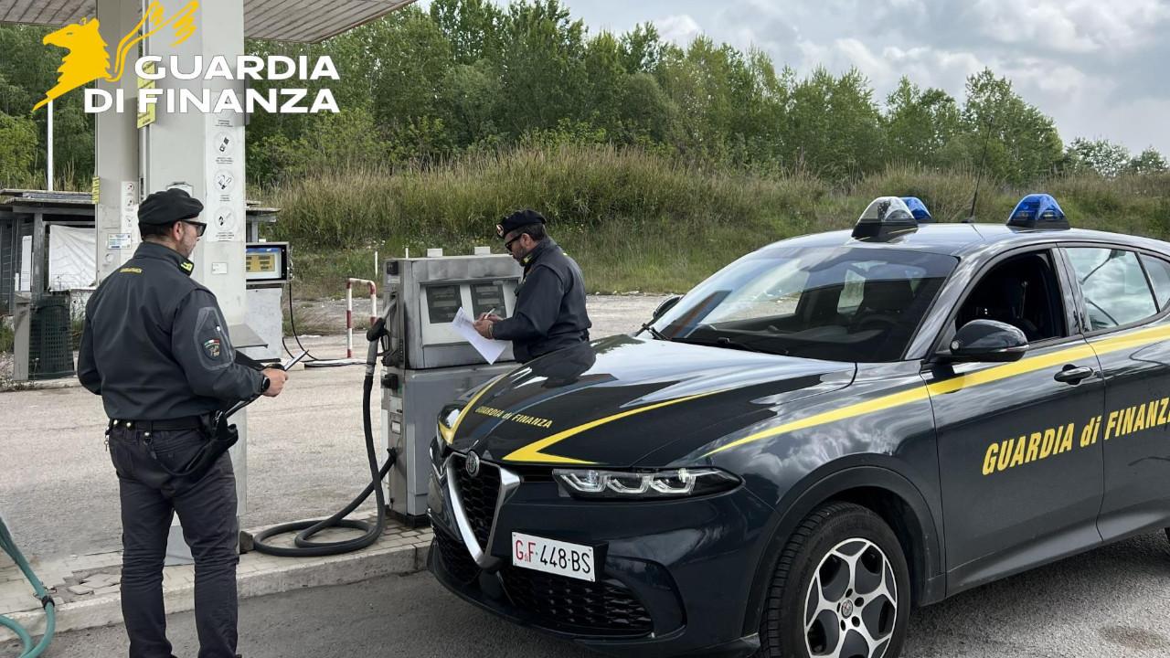 Guardia di Finanza Ascoli, prezzi dei carburanti: emerse otto irregolarità negli impianti della provincia